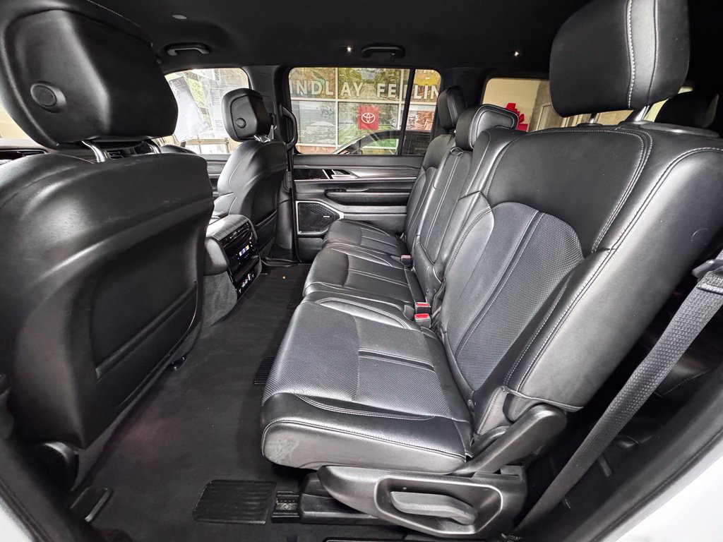 Used 2024 Jeep Wagoneer L Series II w/ Flexible Seating Group AWD/4WD image 34