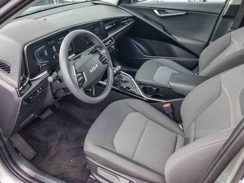 Certified 2025 Kia Niro LX image 16