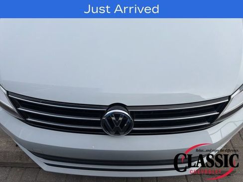 Used 2017 Volkswagen Jetta SE image 10
