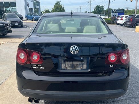 Used 2010 Volkswagen Jetta Limited Edition FWD image 4