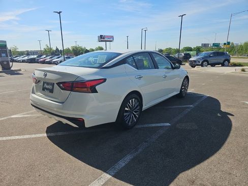 Used 2025 Nissan Altima 2.5 SV FWD image 5