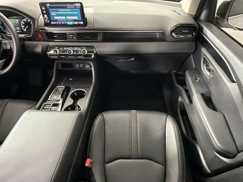 Certified 2025 Honda Pilot Touring image 31