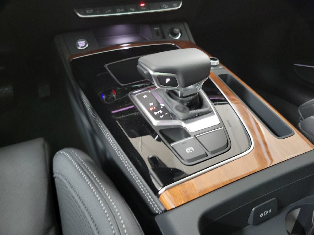 Certified 2024 Audi Q5 e Prestige AWD/4WD image 16