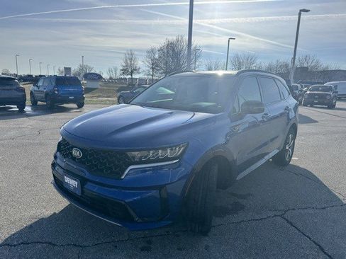 Used 2021 Kia Sorento S w/ Panoramic Sunroof Package image 3