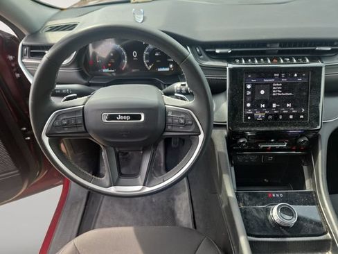Used 2024 Jeep Grand Cherokee Laredo RWD image 10