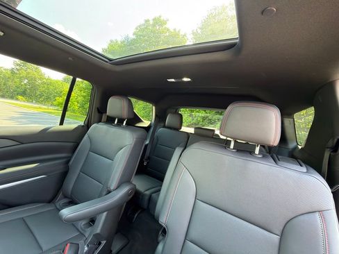 Used 2024 Chevrolet Traverse Z71 AWD/4WD image 18