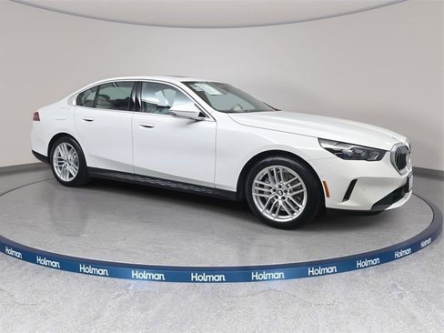 Used 2025 BMW 530i xDrive 530i xDrive w/ Premium Package image 4