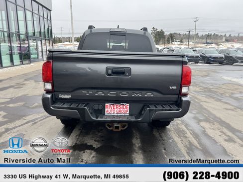 Used 2019 Toyota Tacoma TRD Sport image 7