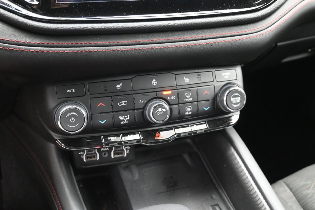 Used 2024 Dodge Durango R/T w/ Blacktop Package AWD/4WD image 18