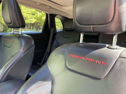 Used 2016 Jeep Cherokee Trailhawk w/ Comfort/Convenience Group AWD/4WD image 16