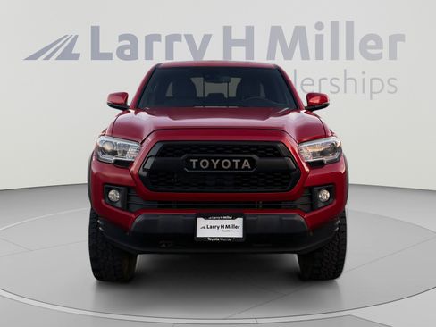 Used 2018 Toyota Tacoma TRD Off-Road w/ Technology Package AWD/4WD image 8