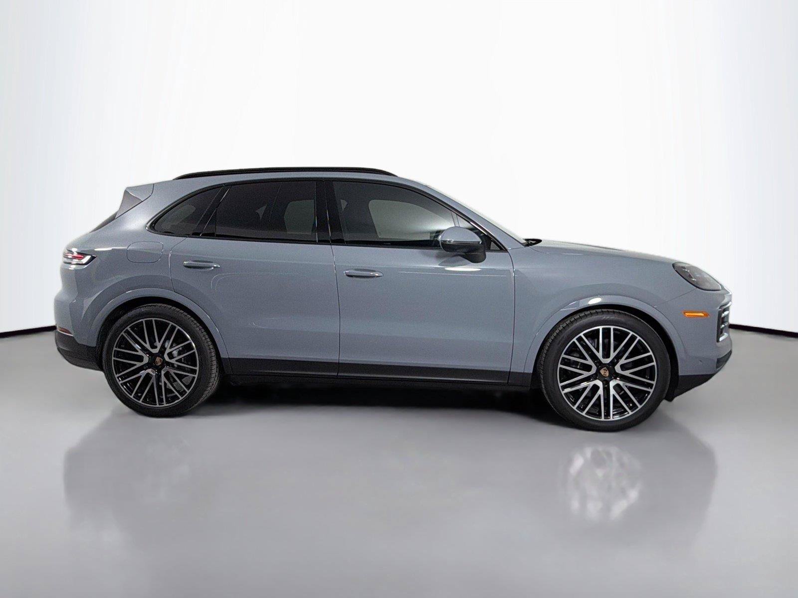 Certified 2025 Porsche Cayenne AWD/4WD image 8