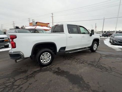 Used 2024 Chevrolet Silverado 2500 LT AWD/4WD image 8