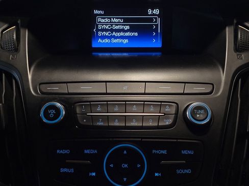 Used 2018 Ford Focus SE FWD image 25