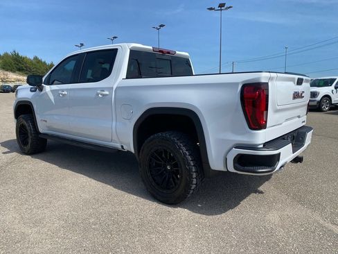 Used 2024 GMC Sierra 1500 AT4 w/ Technology Package AWD/4WD image 4
