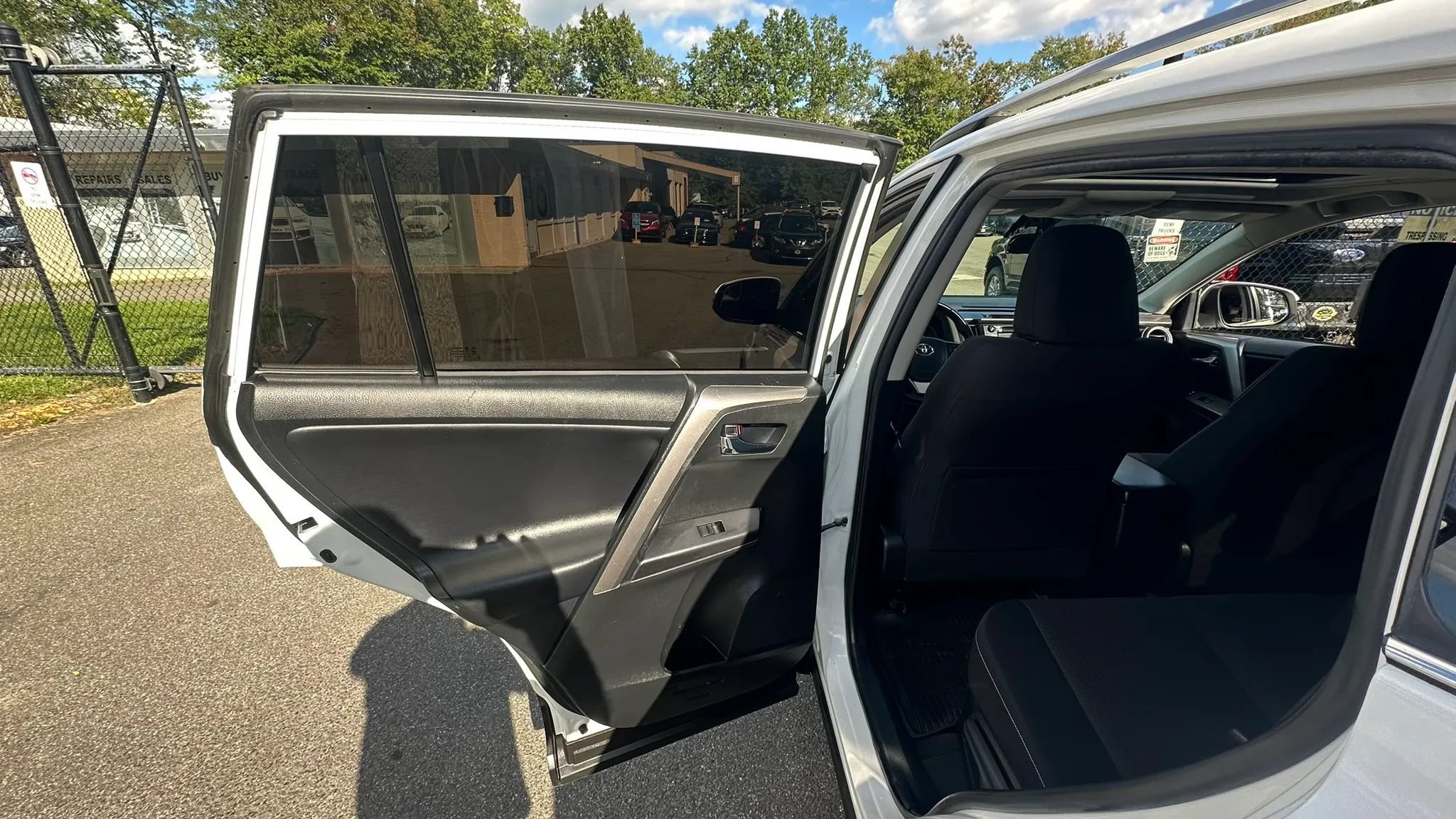 Used 2016 Toyota RAV4 XLE AWD/4WD image 32