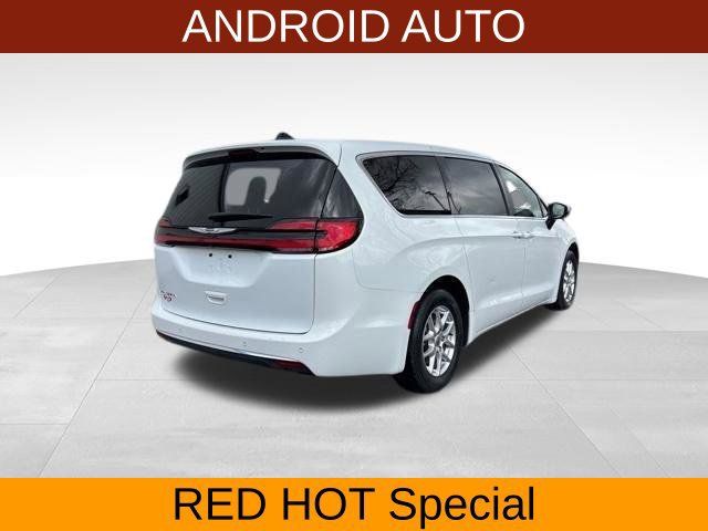 Used 2023 Chrysler Pacifica Touring-L FWD image 7