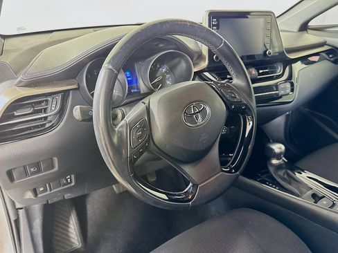 Used 2019 Toyota C-HR XLE FWD image 9