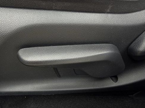 Used 2022 Toyota RAV4 LE FWD image 25