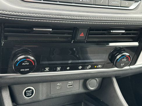 Used 2022 Nissan Rogue SV AWD/4WD image 19