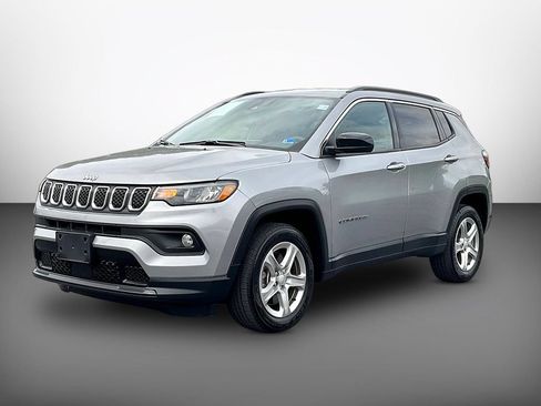 Used 2024 Jeep Compass Latitude AWD/4WD image 3