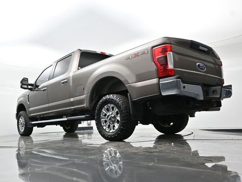 Used 2018 Ford F250 XLT w/ XLT Premium Package AWD/4WD image 30