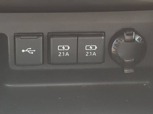 Used 2021 Toyota Highlander LE FWD image 21