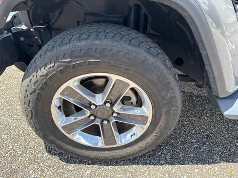 Used 2020 Jeep Wrangler Unlimited Sahara AWD/4WD image 7