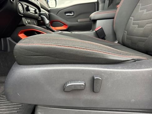 Used 2022 Nissan Frontier Pro-X image 12