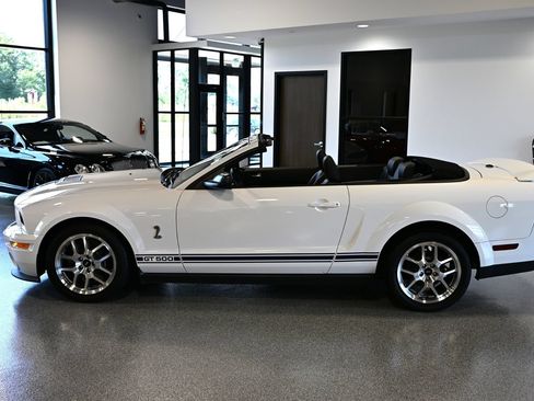 Used 2008 Ford Mustang Shelby GT500 RWD image 8