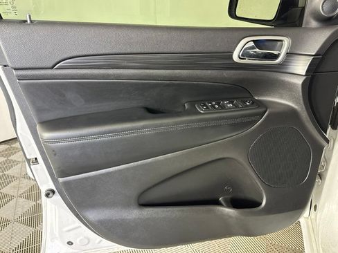Used 2020 Jeep Grand Cherokee Altitude AWD/4WD image 23