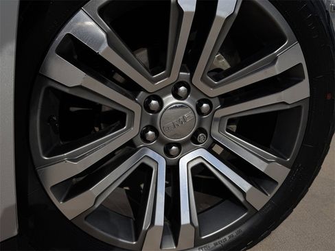 Used 2018 GMC Yukon Denali w/ Denali Ultimate Package image 9