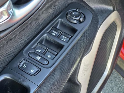 Used 2015 Jeep Renegade Latitude w/ Popular Equipment Group image 21