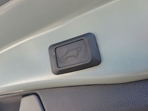 Used 2020 Toyota RAV4 XLE image 15