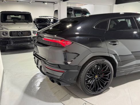 Used 2025 Lamborghini Urus SE AWD/4WD image 12