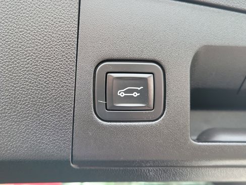 Used 2019 Cadillac XT4 Sport w/ Cold Weather Package FWD image 10