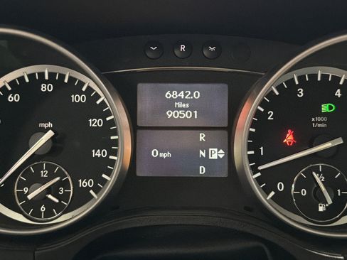 Used 2011 Mercedes-Benz GL 550 4MATIC image 22