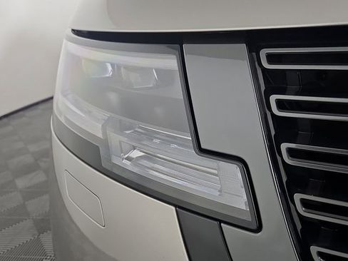 Used 2025 Land Rover Range Rover SE AWD/4WD image 10