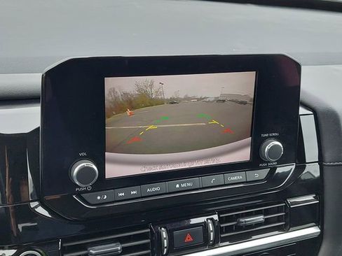 Used 2024 Nissan Pathfinder SV image 27