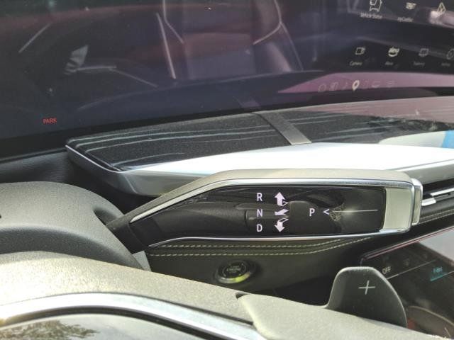 Used 2025 Cadillac Escalade ESV Sport RWD image 5