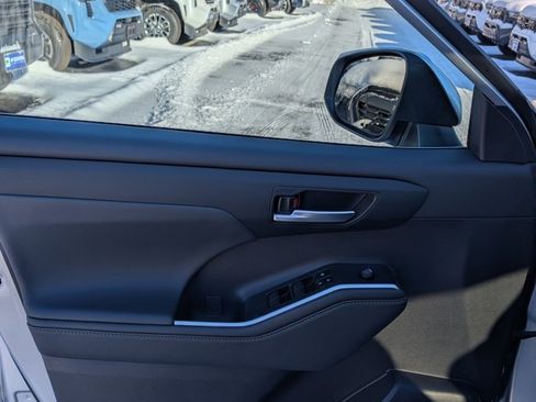 Certified 2024 Toyota Highlander XLE image 12