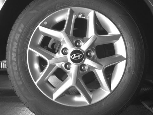 Used 2025 Kia Soul LX w/ LX Technology Package FWD image 19