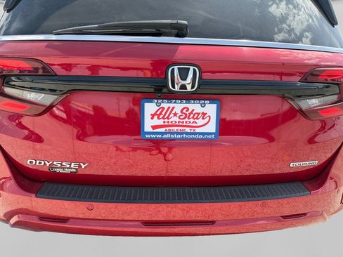 Used 2025 Honda Odyssey Touring image 11