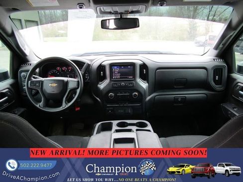 Used 2022 Chevrolet Silverado 2500 Custom w/ Custom Value Package image 11