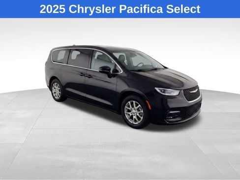 Used 2025 Chrysler Pacifica Select image 2
