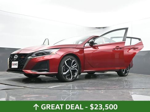 Used 2024 Nissan Altima 2.5 SR w/ SR Premium Package image 75