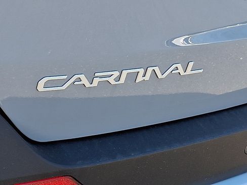 New 2026 Kia Carnival EX FWD image 5