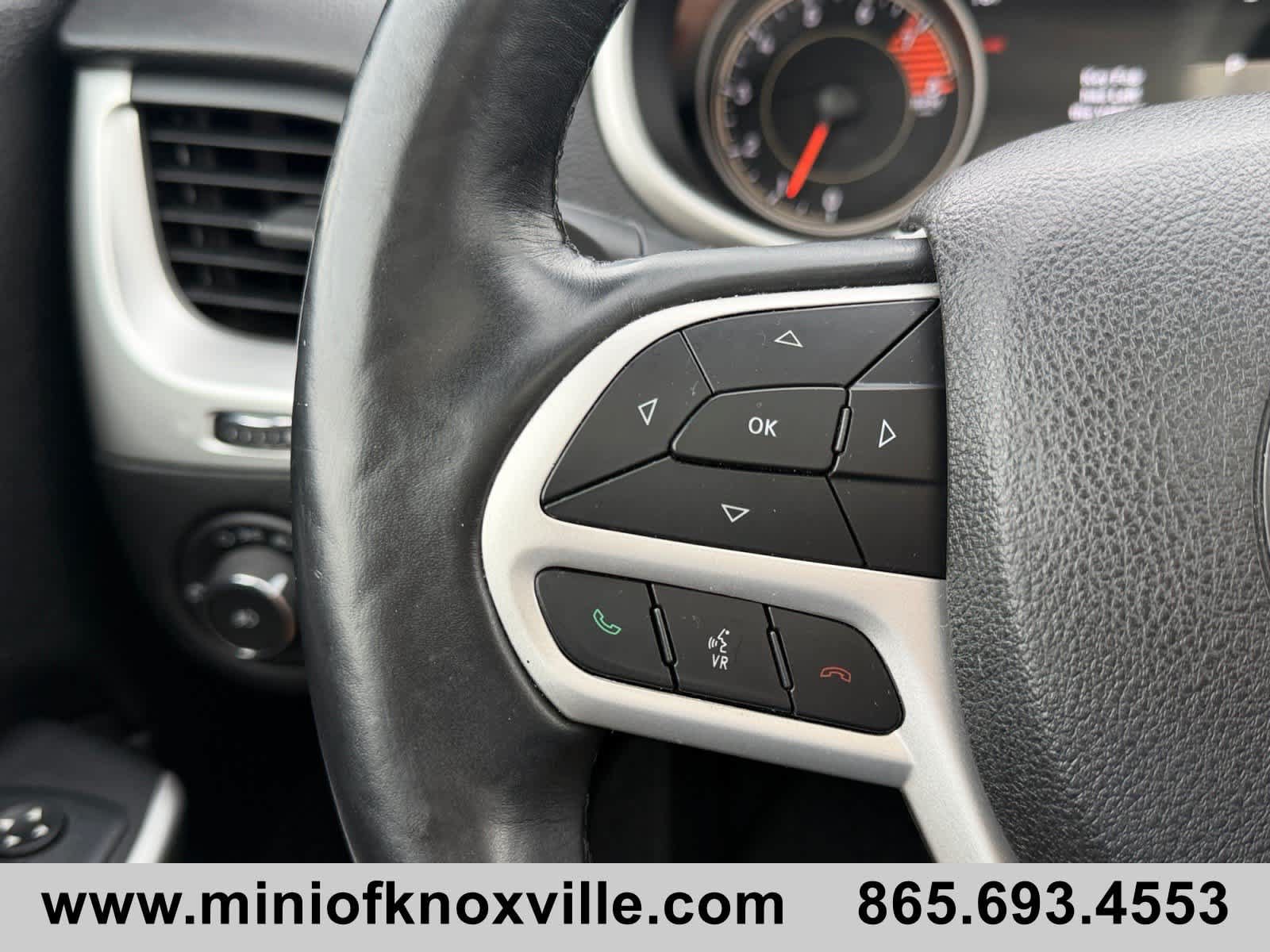 Used 2017 Jeep Cherokee Trailhawk AWD/4WD image 27