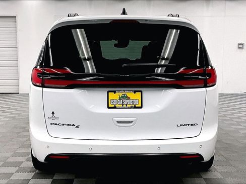 Used 2025 Chrysler Pacifica Limited FWD image 5