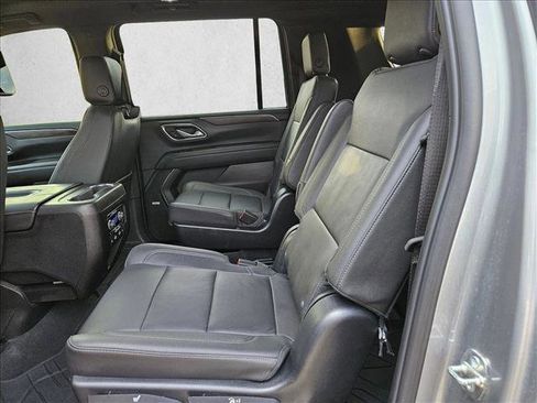 Used 2024 Chevrolet Suburban Z71 w/ Luxury Package image 20